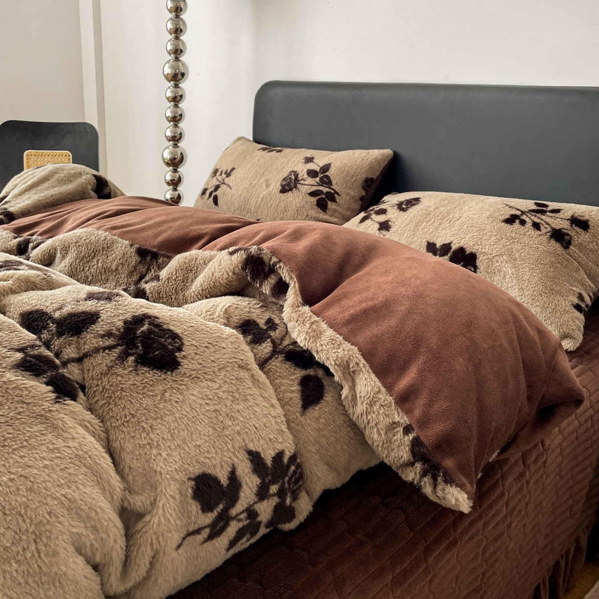 91家纺网 家纺一手货源 找家纺 富米莱（原臻工厂） 2025新款简约美拉德高克重兔绒牛奶绒床盖床裙四件套 简约款-复古玫瑰