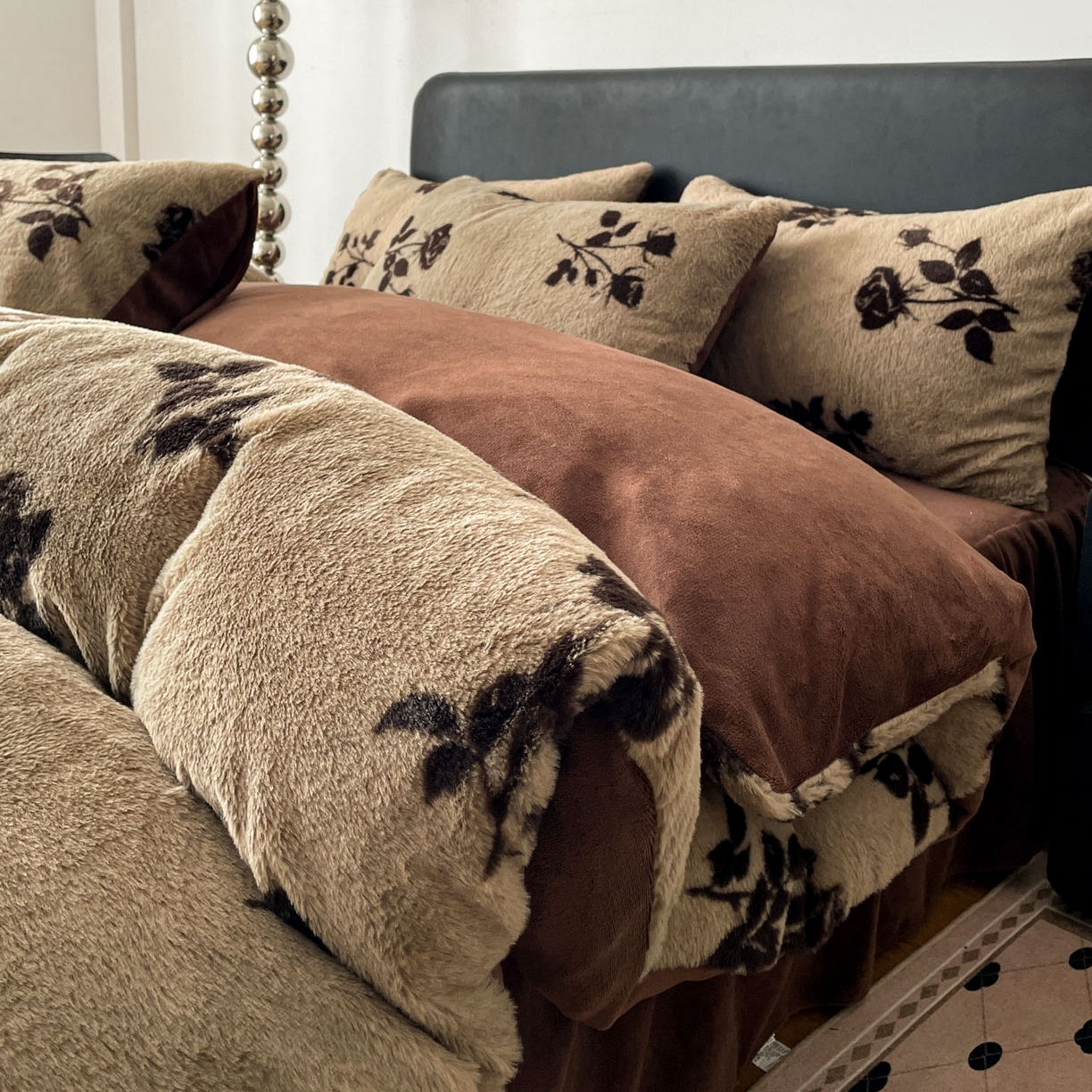 91家纺网 家纺一手货源 找家纺 富米莱（原臻工厂） 2025新款简约美拉德高克重兔绒牛奶绒床盖床裙四件套 简约款-复古玫瑰