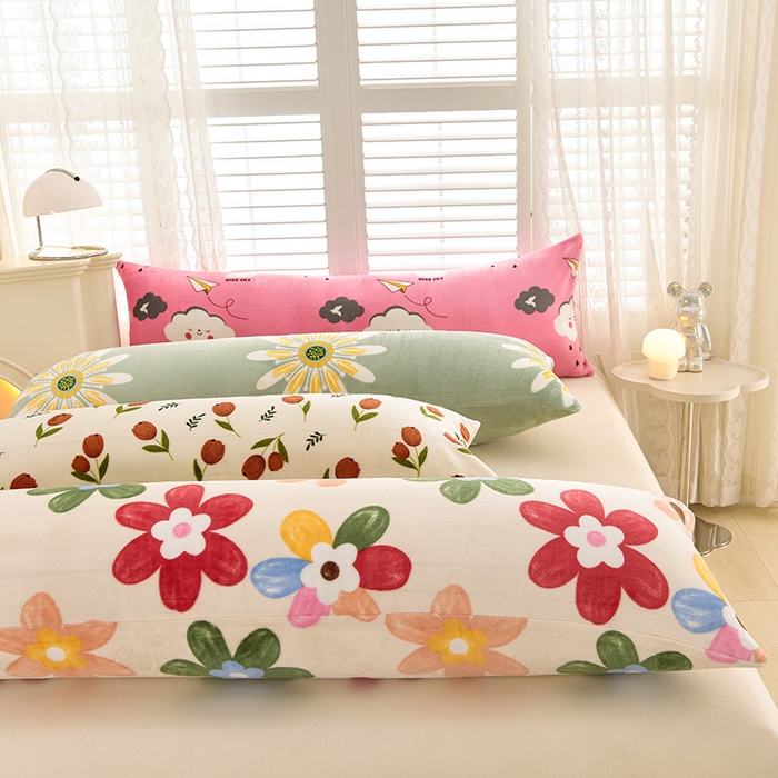 91家纺网 家纺一手货源 找家纺 （总）圣楚 2025新款牛奶绒印花床裙三件套