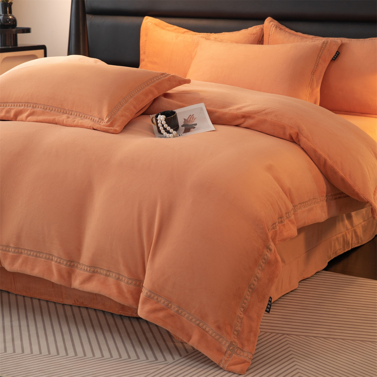 91家纺网 家纺一手货源 找家纺 暖洋家纺 2025新款暖芙绒纯色刺绣款套件四件套 爱玛橙