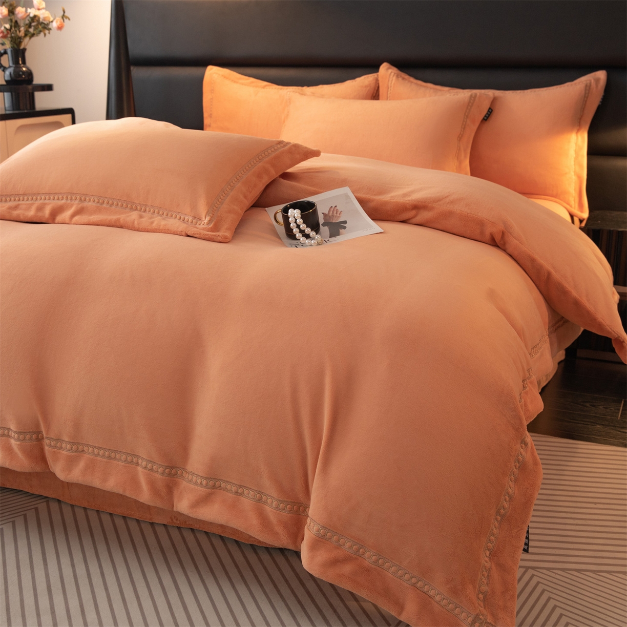 91家纺网 家纺一手货源 找家纺 暖洋家纺 2025新款暖芙绒纯色刺绣款套件四件套 爱玛橙