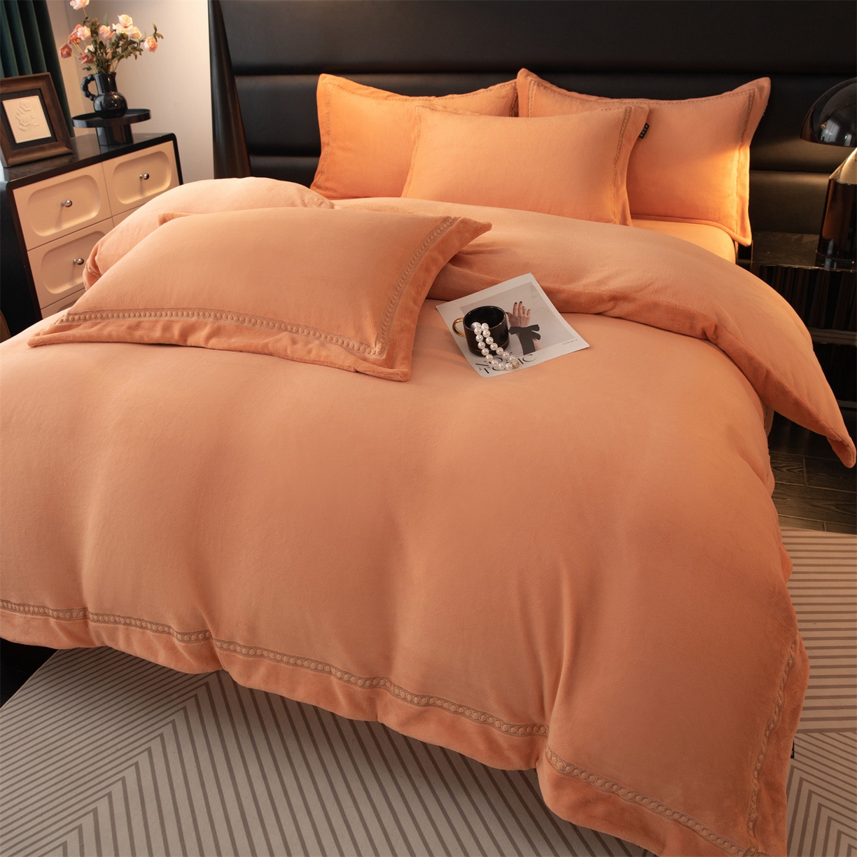 91家纺网 家纺一手货源 找家纺 暖洋家纺 2025新款暖芙绒纯色刺绣款套件四件套 爱玛橙