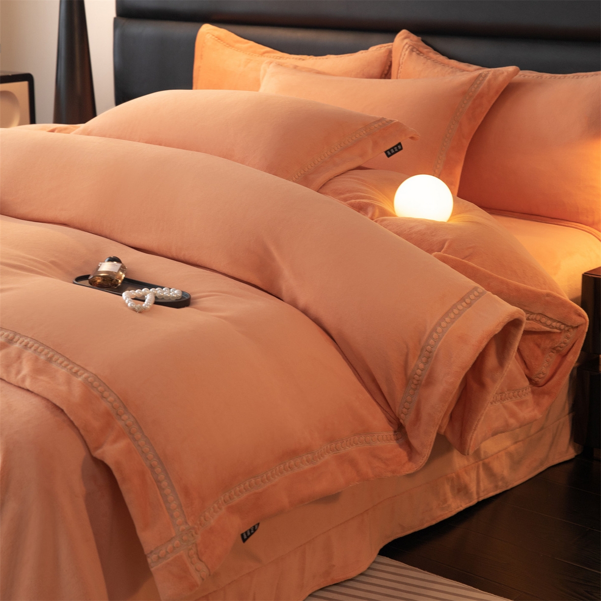 91家纺网 家纺一手货源 找家纺 暖洋家纺 2025新款暖芙绒纯色刺绣款套件四件套 爱玛橙