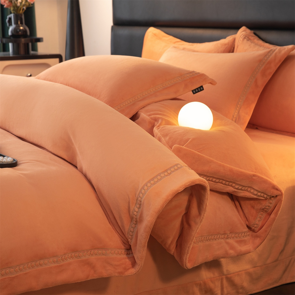 91家纺网 家纺一手货源 找家纺 暖洋家纺 2025新款暖芙绒纯色刺绣款套件四件套 爱玛橙