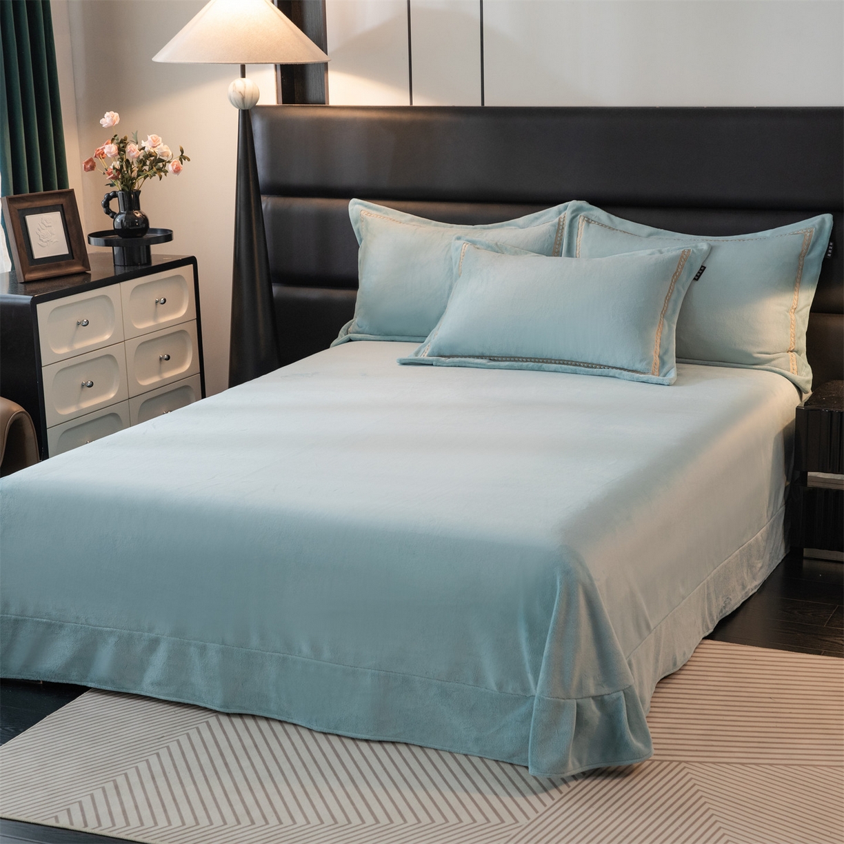 91家纺网 家纺一手货源 找家纺 暖洋家纺 2025新款暖芙绒纯色刺绣款套件四件套 湖绿色