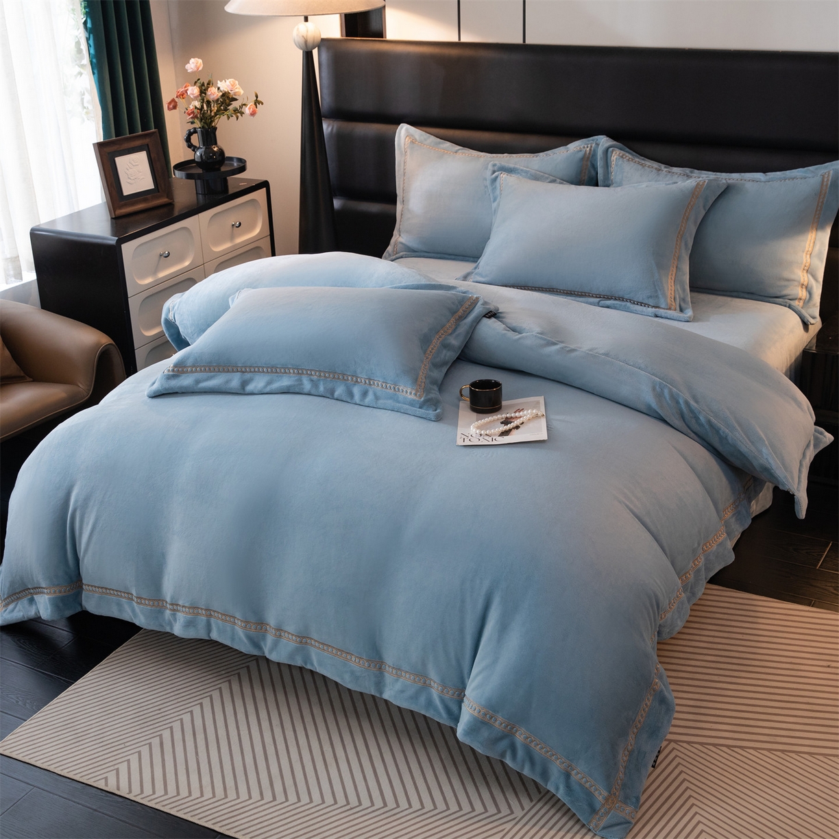 91家纺网 家纺一手货源 找家纺 暖洋家纺 2025新款暖芙绒纯色刺绣款套件四件套 蓝灰