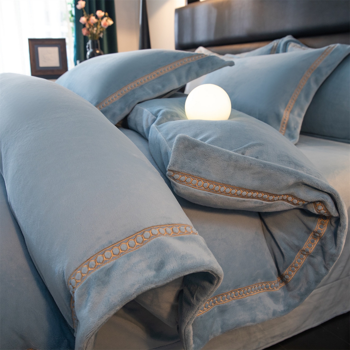 91家纺网 家纺一手货源 找家纺 暖洋家纺 2025新款暖芙绒纯色刺绣款套件四件套 蓝灰