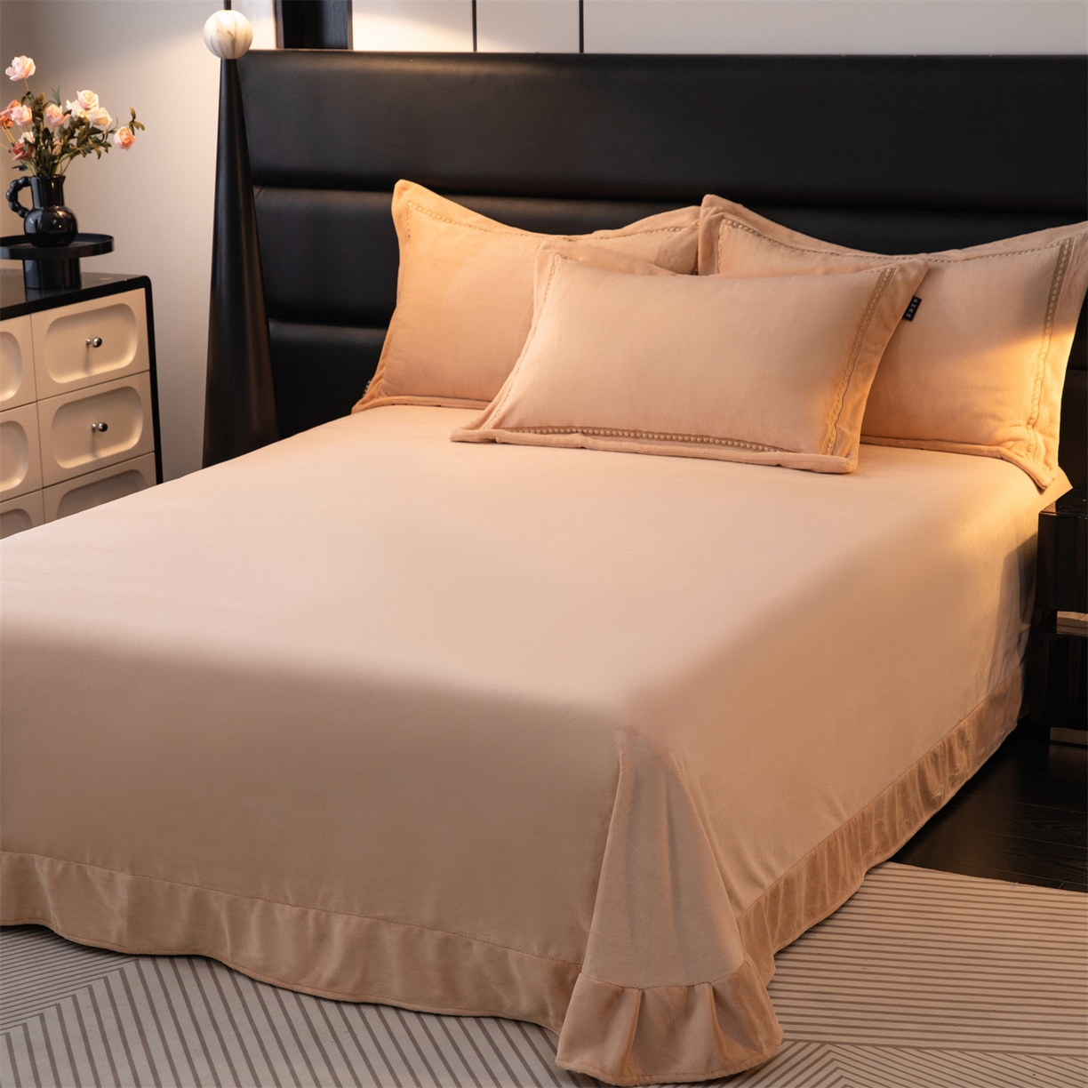 91家纺网 家纺一手货源 找家纺 暖洋家纺 2025新款暖芙绒纯色刺绣款套件四件套 香槟色