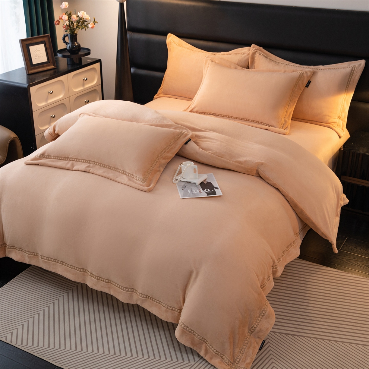 91家纺网 家纺一手货源 找家纺 暖洋家纺 2025新款暖芙绒纯色刺绣款套件四件套 香槟色