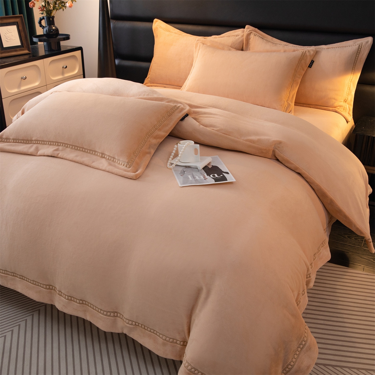 91家纺网 家纺一手货源 找家纺 暖洋家纺 2025新款暖芙绒纯色刺绣款套件四件套 香槟色