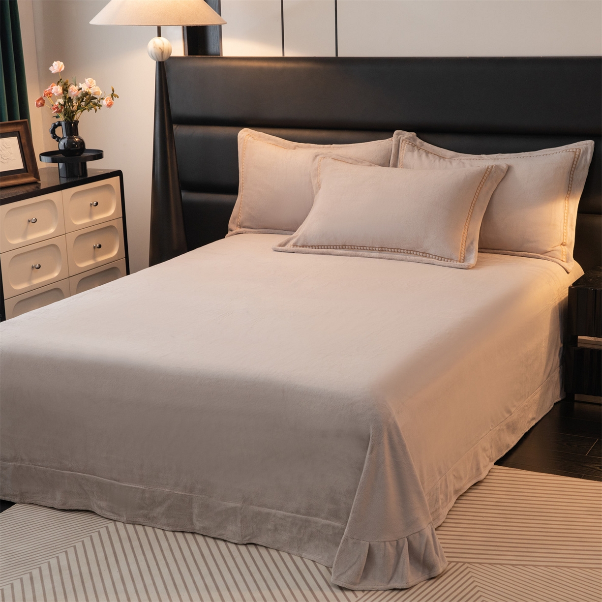 91家纺网 家纺一手货源 找家纺 暖洋家纺 2025新款暖芙绒纯色刺绣款套件四件套 银灰色