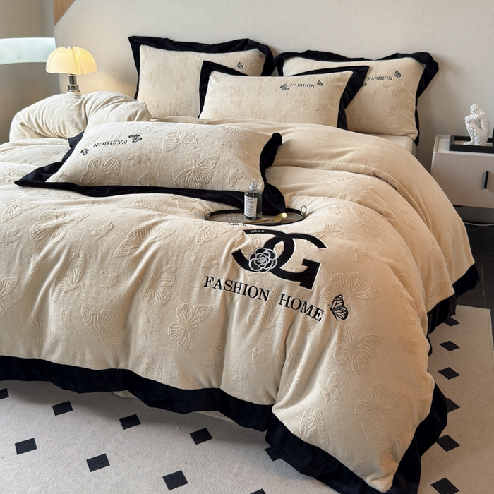 （总）子曰 2025新款雕花加厚牛奶绒宽边工艺款四件套-醉蝴蝶