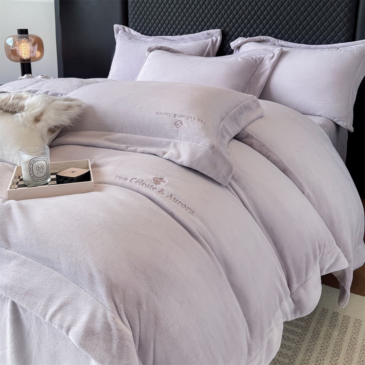 91家纺网 家纺一手货源 找家纺 （总）泽西家纺+V17798841158发大图 2025新品秋冬加厚保暖240克奶肤绒简约风刺绣牛奶绒四件套-梵克雅宝