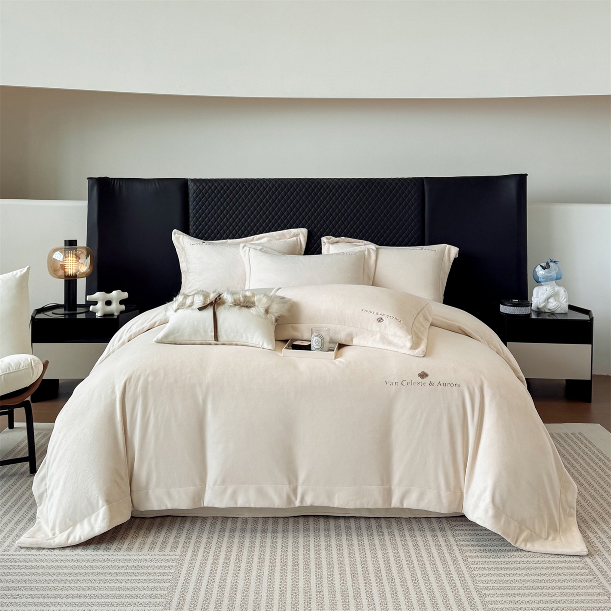 泽西家纺+V17798841158发大图 2025新品秋冬加厚保暖240克奶肤绒简约风刺绣牛奶绒四件套-梵克雅宝 梵克雅宝-乳白色