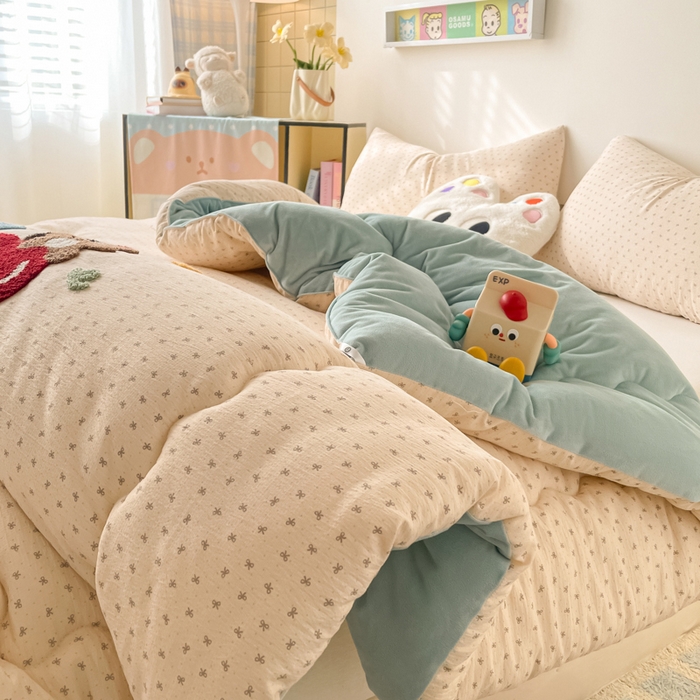 91家纺网 家纺一手货源 找家纺 老帅的工厂店 2025新款云感双层纱毛巾绣懒人被被子被芯 苹果小熊