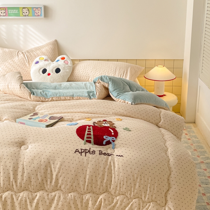 91家纺网 家纺一手货源 找家纺 老帅的工厂店 2025新款云感双层纱毛巾绣懒人被被子被芯 苹果小熊