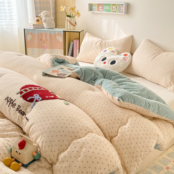 91家纺网 家纺一手货源 找家纺 老帅的工厂店 2025新款云感双层纱毛巾绣懒人被被子被芯 苹果小熊