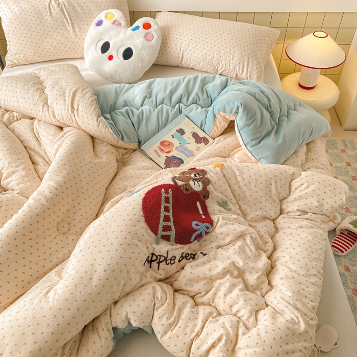 91家纺网 家纺一手货源 找家纺 老帅的工厂店 2025新款云感双层纱毛巾绣懒人被被子被芯 苹果小熊