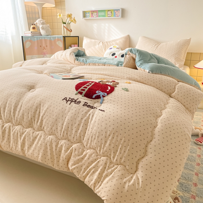 91家纺网 家纺一手货源 找家纺 老帅的工厂店 2025新款云感双层纱毛巾绣懒人被被子被芯 苹果小熊