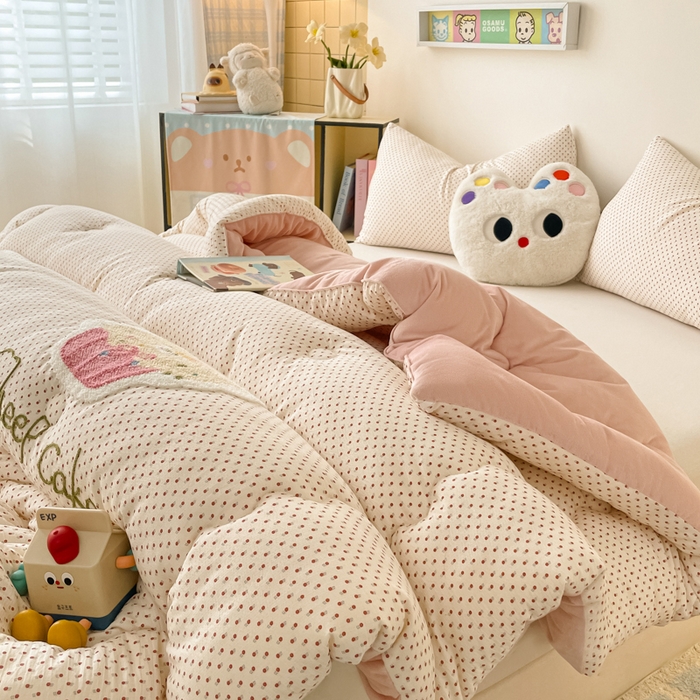 91家纺网 家纺一手货源 找家纺 老帅的工厂店 2025新款云感双层纱毛巾绣懒人被被子被芯 甜品屋