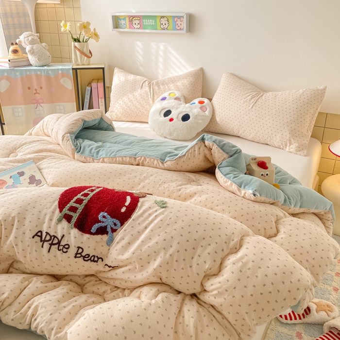 91家纺网 家纺一手货源 找家纺 老帅的工厂店 2025新款云感双层纱毛巾绣懒人被被子被芯 苹果小熊