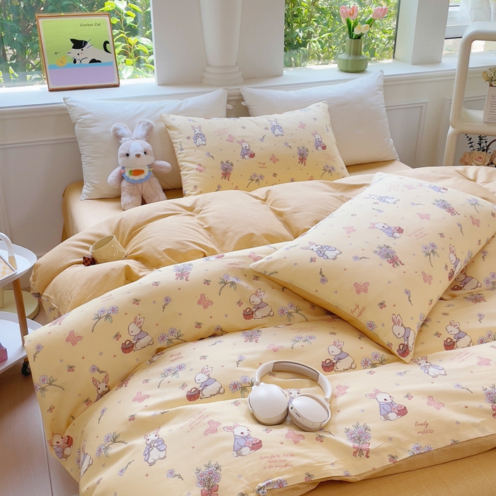 91家纺网 家纺一手货源 找家纺 集布 2025新款12868全棉喷气印花四件套 萌萌兔黄