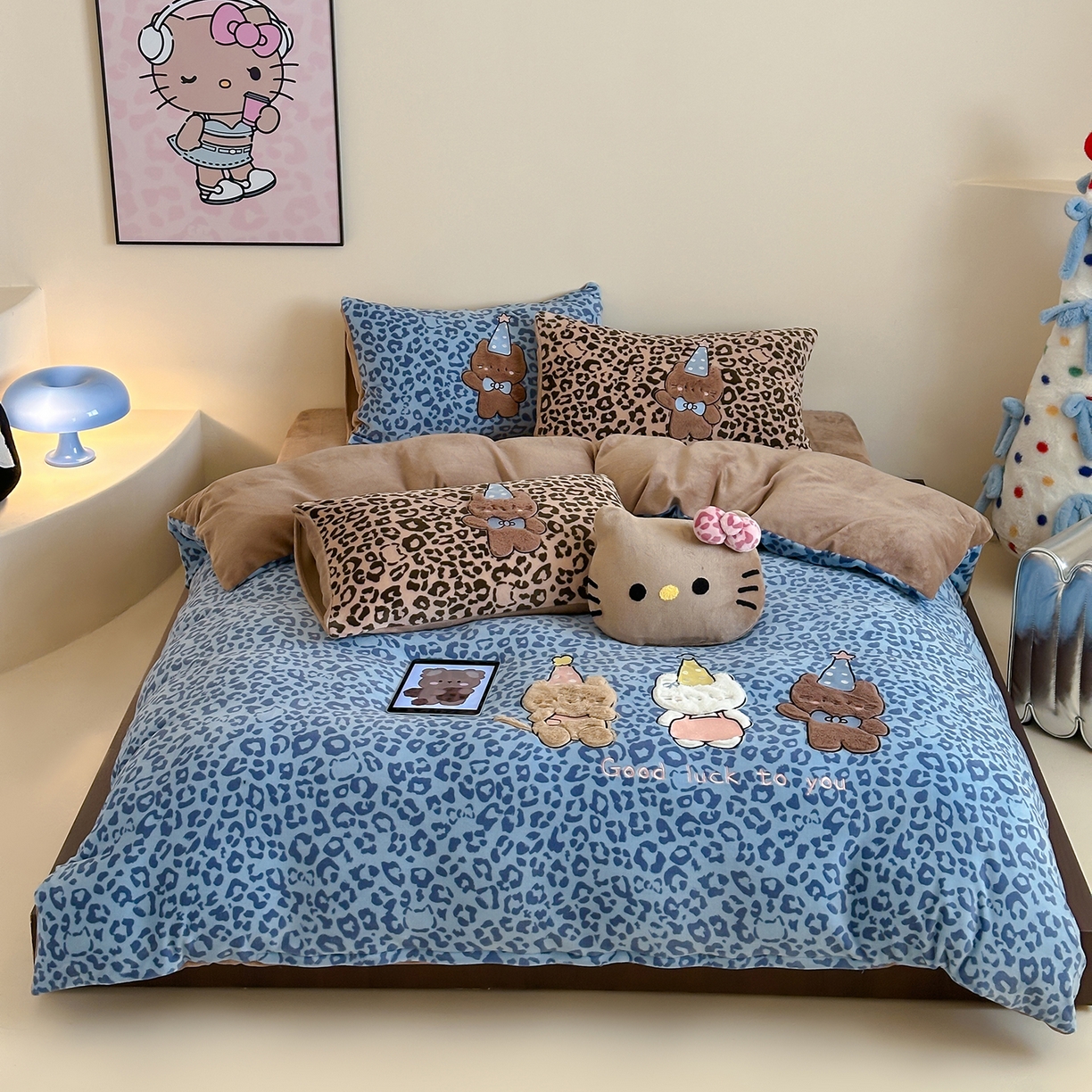 91家纺网 家纺一手货源 找家纺 （总）桃子家居 2025新款A类ins秋冬限定款豹纹黑白皮猫咪兔毛贴布绣工艺刺绣混搭加厚牛奶绒系列四件套