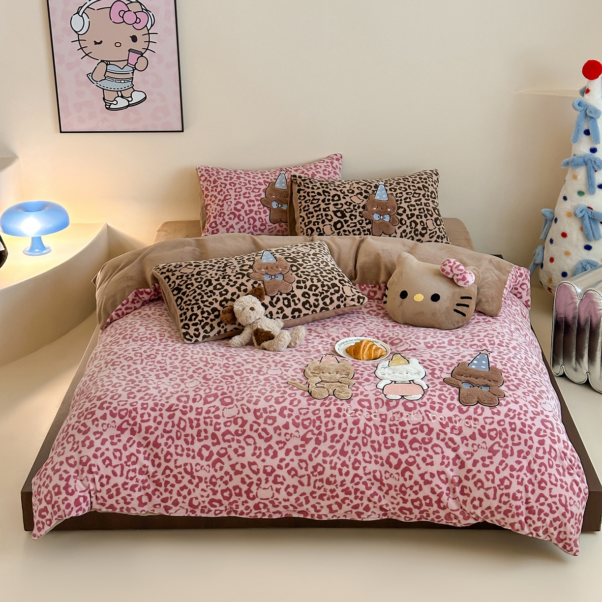 91家纺网 家纺一手货源 找家纺 （总）桃子家居 2025新款A类ins秋冬限定款豹纹黑白皮猫咪兔毛贴布绣工艺刺绣混搭加厚牛奶绒系列四件套