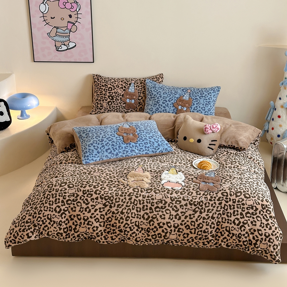 桃子家居 2025新款A类ins秋冬限定款豹纹黑白皮猫咪兔毛贴布绣工艺刺绣混搭加厚牛奶绒系列四件套 绒贴布绣-豹纹喵三只咖蓝