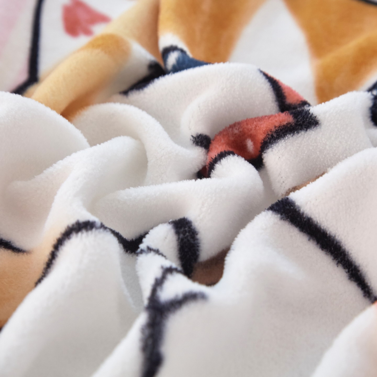 91家纺网 家纺一手货源 找家纺 蘭菲家纺 2025新款高克重牛奶绒正版鲨鱼猫系列单品床笠 珊迪闲逛-猫福