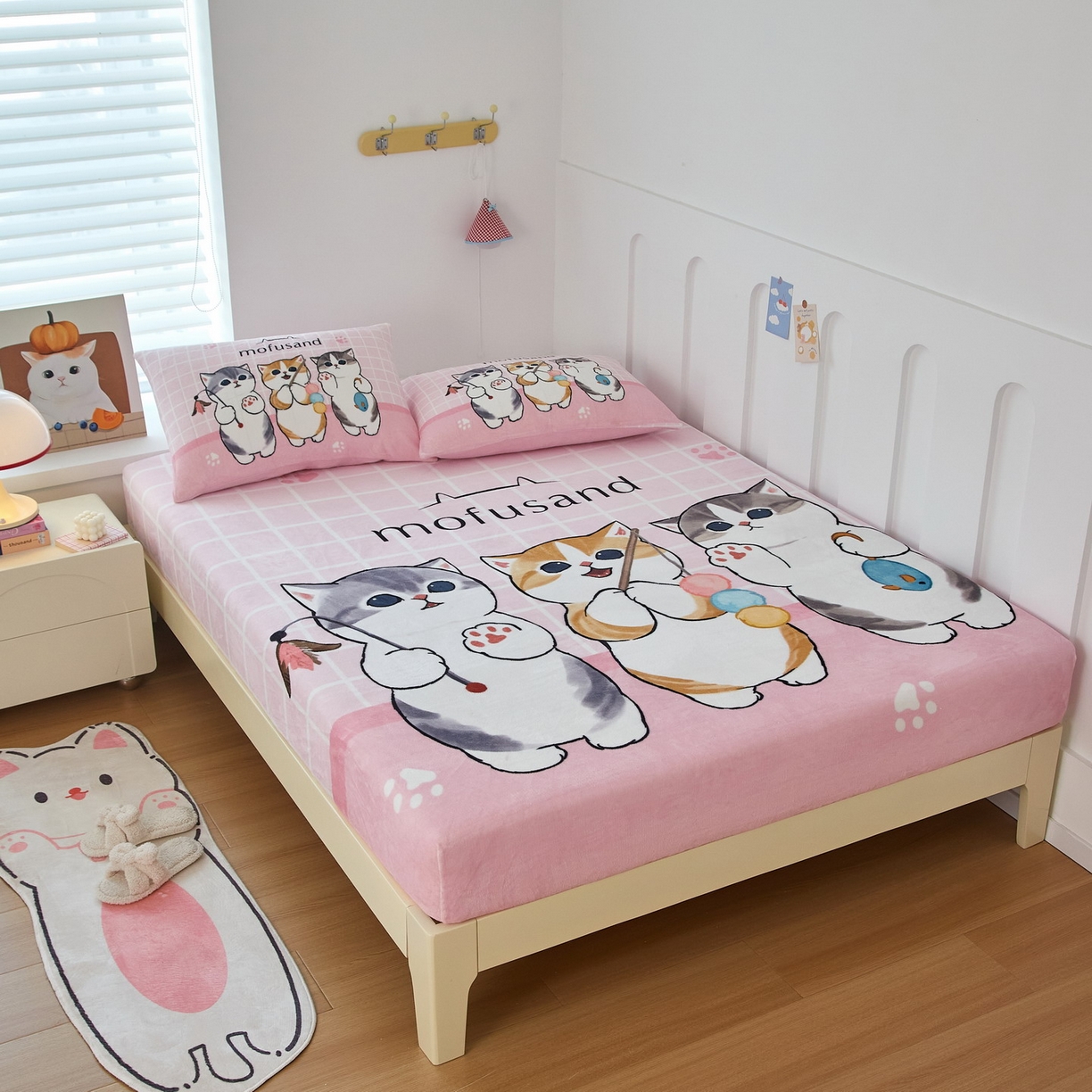 91家纺网 家纺一手货源 找家纺 蘭菲家纺 2025新款高克重牛奶绒正版鲨鱼猫系列单品床笠 珊迪闲逛-猫福