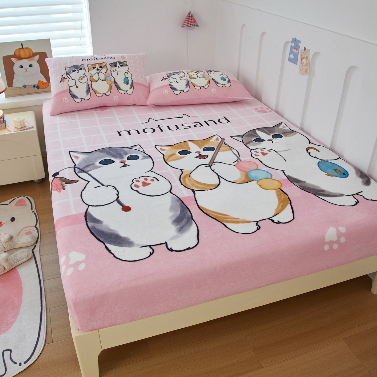 91家纺网 家纺一手货源 找家纺 蘭菲家纺 2025新款高克重牛奶绒正版鲨鱼猫系列单品床笠 珊迪闲逛-猫福