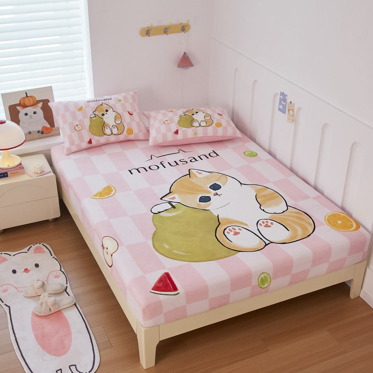 91家纺网 家纺一手货源 找家纺 蘭菲家纺 2025新款高克重牛奶绒正版鲨鱼猫系列单品床笠 水果珊迪-猫福