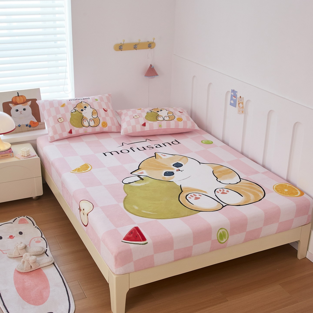 91家纺网 家纺一手货源 找家纺 蘭菲家纺 2025新款高克重牛奶绒正版鲨鱼猫系列单品床笠 水果珊迪-猫福