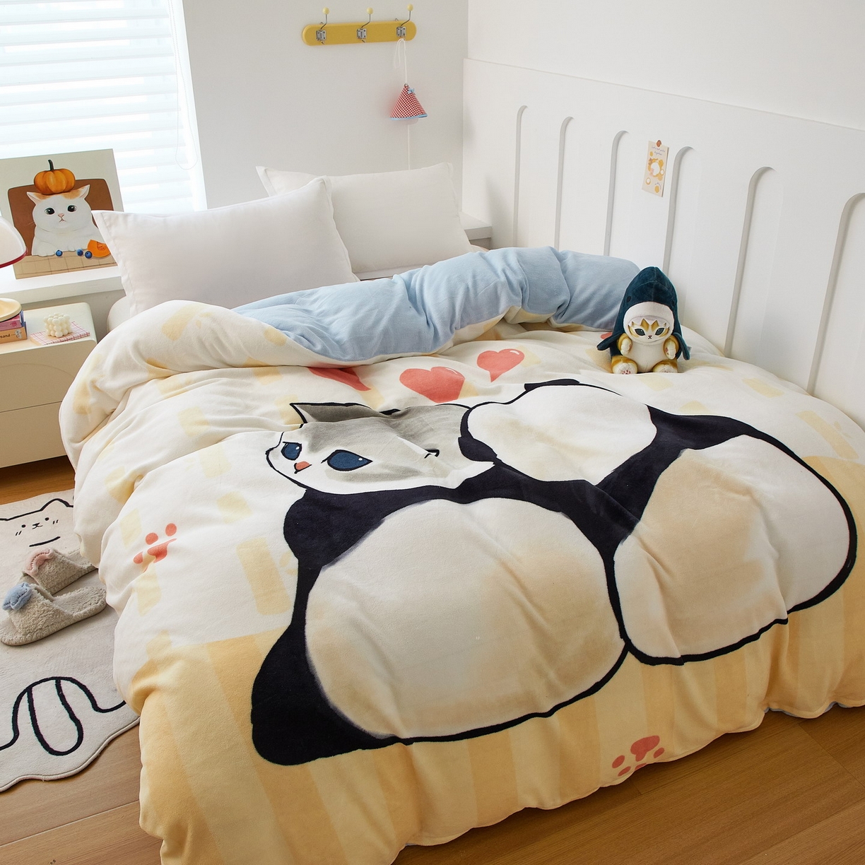 91家纺网 家纺一手货源 找家纺 蘭菲家纺 2025新款高克重牛奶绒正版鲨鱼猫系列单品被套 珊迪熊-猫福