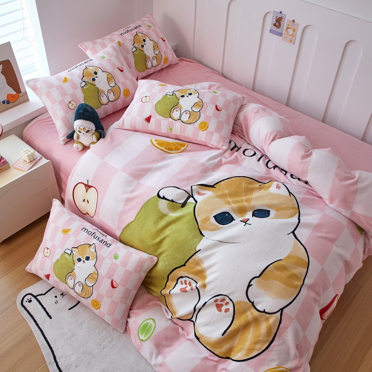 91家纺网 家纺一手货源 找家纺 蘭菲家纺 2025新款高克重牛奶绒正版鲨鱼猫系列四件套 水果珊迪-猫福