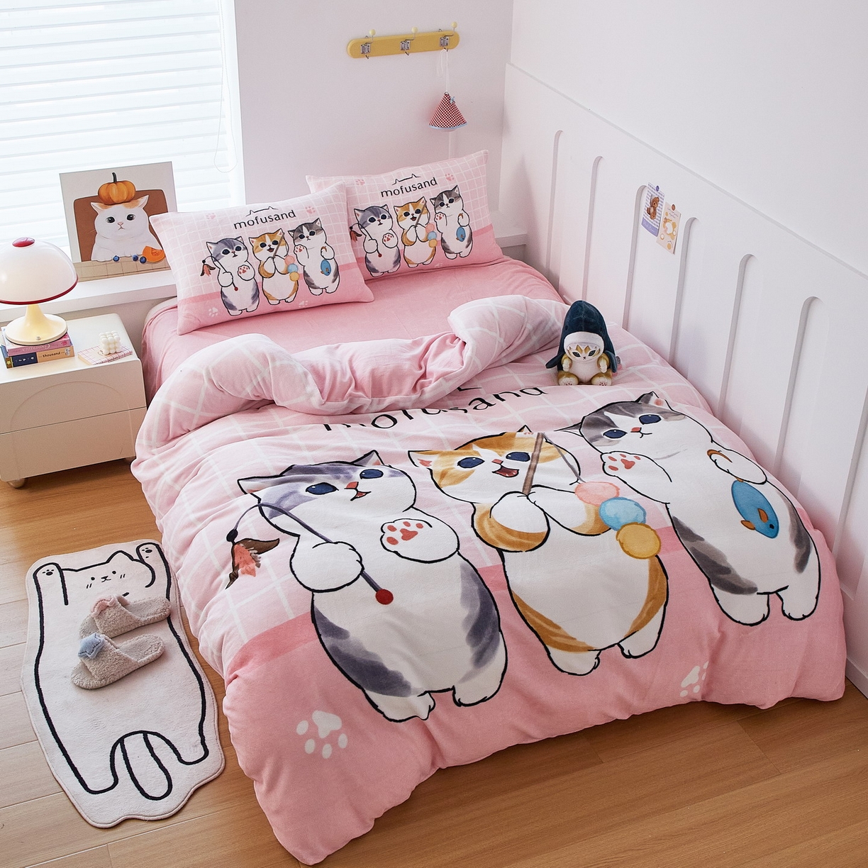 91家纺网 家纺一手货源 找家纺 蘭菲家纺 2025新款高克重牛奶绒正版鲨鱼猫系列四件套 珊迪闲逛-猫福