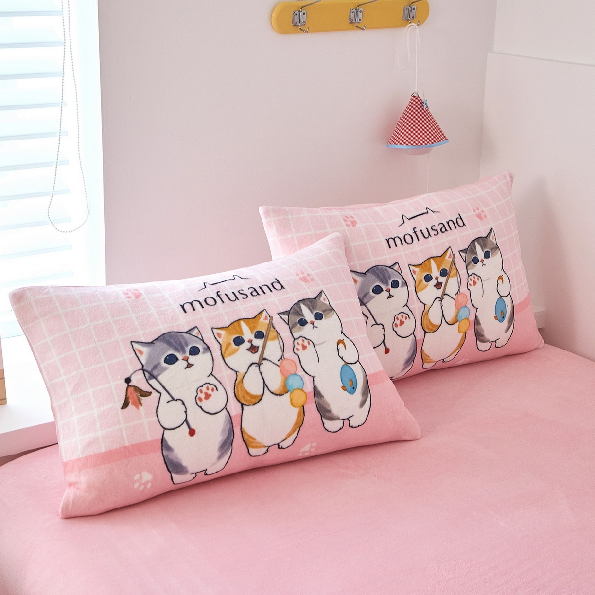 91家纺网 家纺一手货源 找家纺 蘭菲家纺 2025新款高克重牛奶绒正版鲨鱼猫系列四件套 珊迪闲逛-猫福