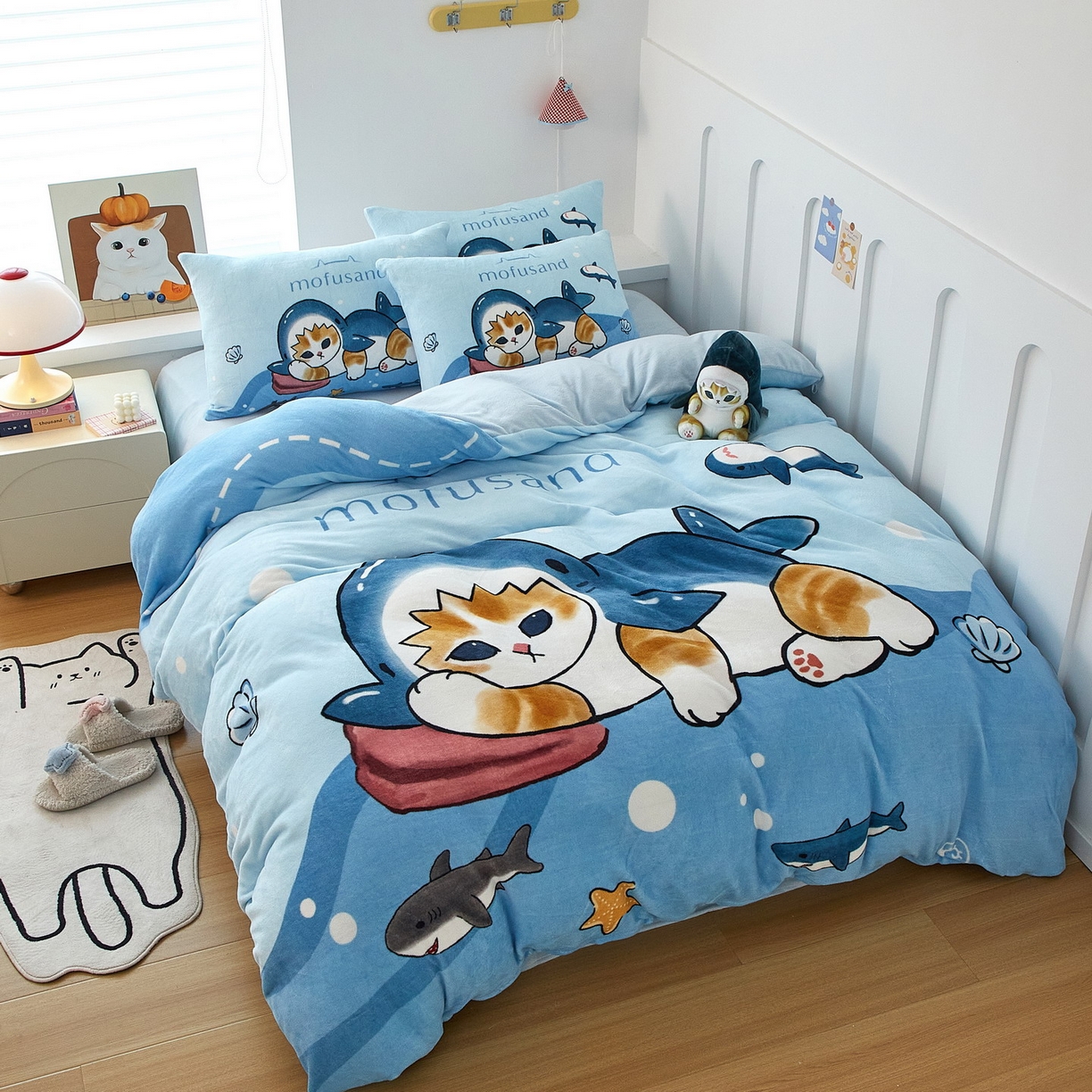 91家纺网 家纺一手货源 找家纺 蘭菲家纺 2025新款高克重牛奶绒正版鲨鱼猫系列四件套 珊迪沙滩季-猫福