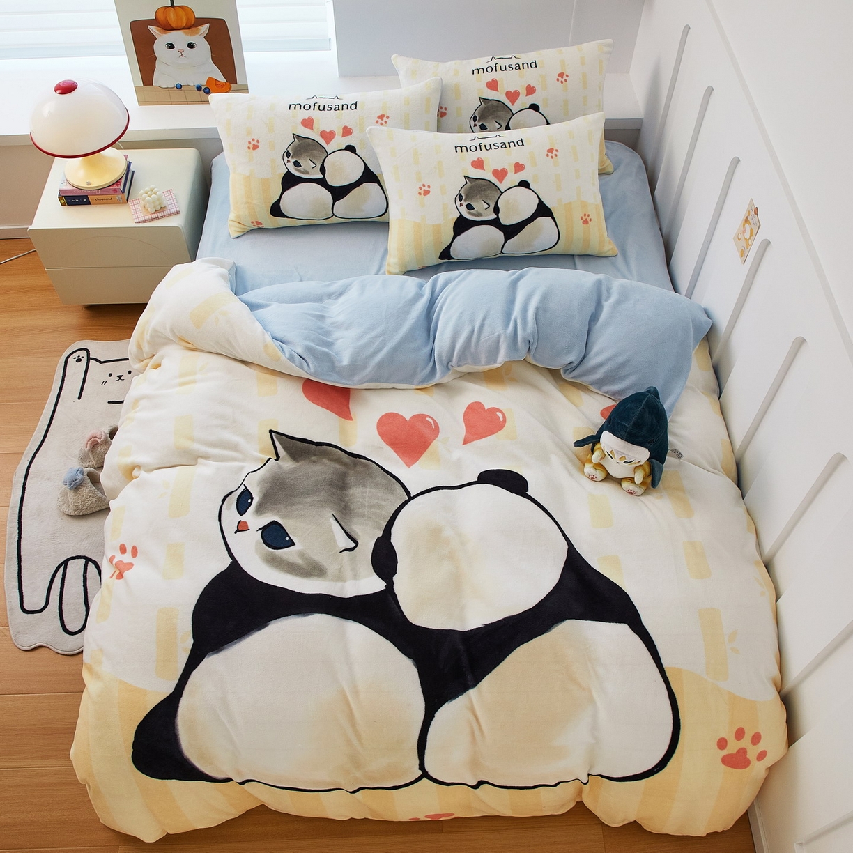 91家纺网 家纺一手货源 找家纺 蘭菲家纺 2025新款高克重牛奶绒正版鲨鱼猫系列四件套 珊迪熊-猫福