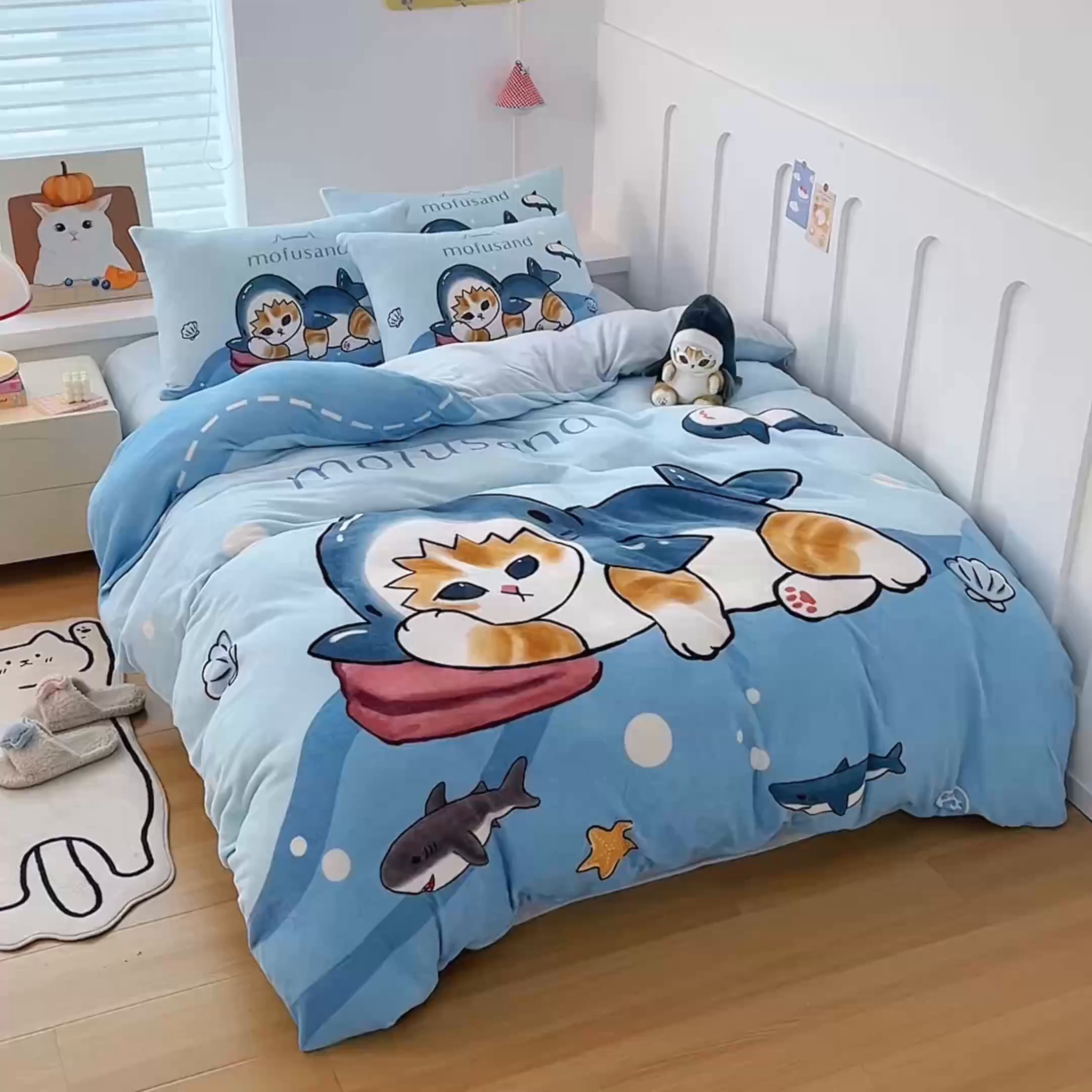 91家纺网 家纺一手货源 找家纺 蘭菲家纺 2025新款高克重牛奶绒正版鲨鱼猫系列四件套 珊迪沙滩季-猫福