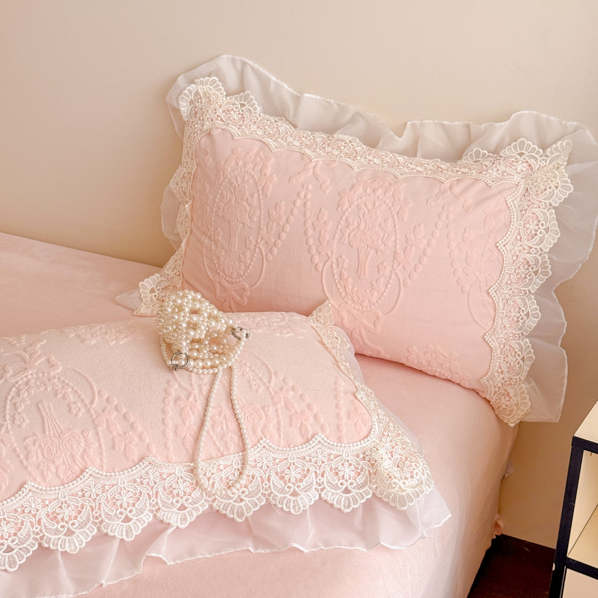 91家纺网 家纺一手货源 找家纺 （总）孟鑫家纺 2025新款全消光雕花绒牛奶绒床盖床单四件套韩版法式床上用品-幸运花束