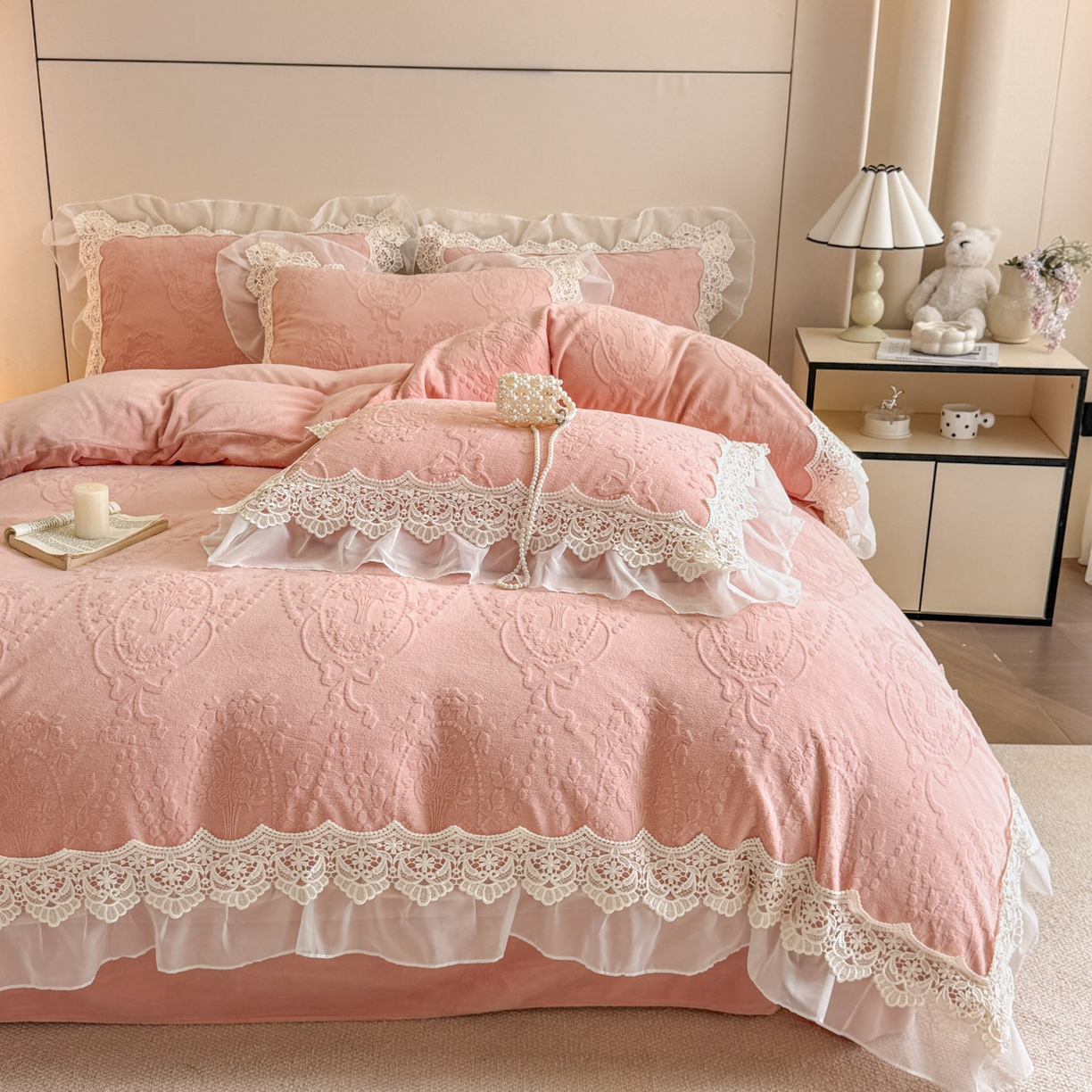 91家纺网 家纺一手货源 找家纺 孟鑫家纺 2025新款全消光雕花绒牛奶绒床盖床单四件套韩版法式床上用品-幸运花束 幸运花束-豆沙