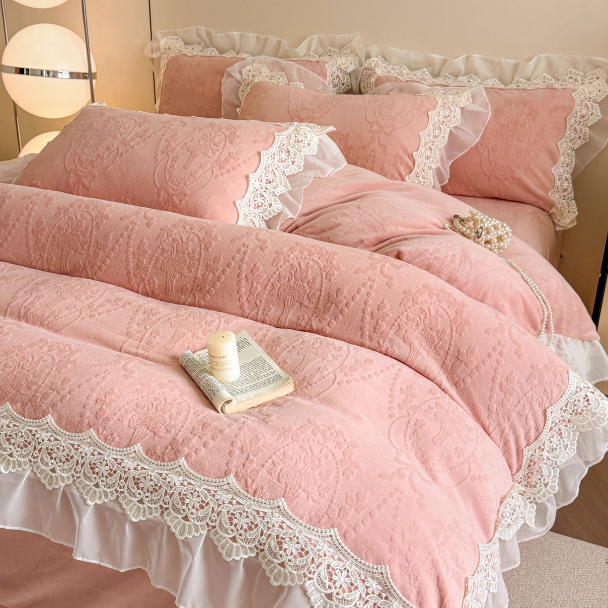 91家纺网 家纺一手货源 找家纺 孟鑫家纺 2025新款全消光雕花绒牛奶绒床盖床单四件套韩版法式床上用品-幸运花束 幸运花束-豆沙