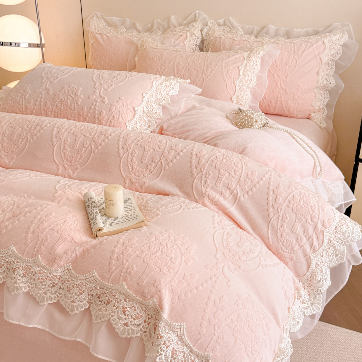 91家纺网 家纺一手货源 找家纺 孟鑫家纺 2025新款全消光雕花绒牛奶绒床盖床单四件套韩版法式床上用品-幸运花束 幸运花束-粉玉色