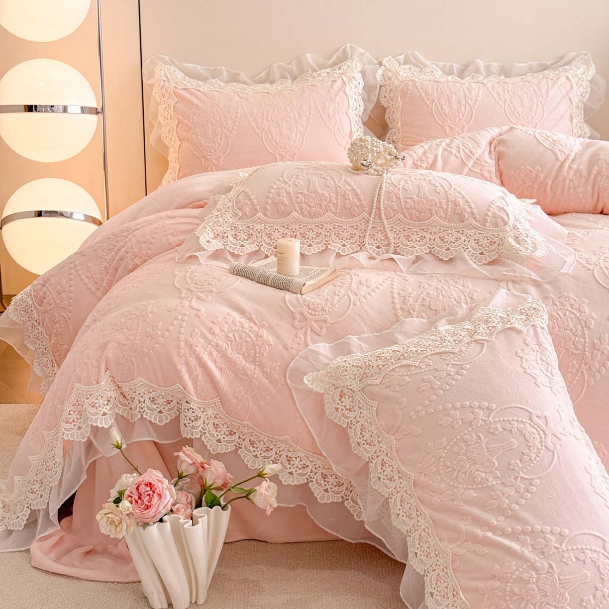 91家纺网 家纺一手货源 找家纺 孟鑫家纺 2025新款全消光雕花绒牛奶绒床盖床单四件套韩版法式床上用品-幸运花束 幸运花束-粉玉色