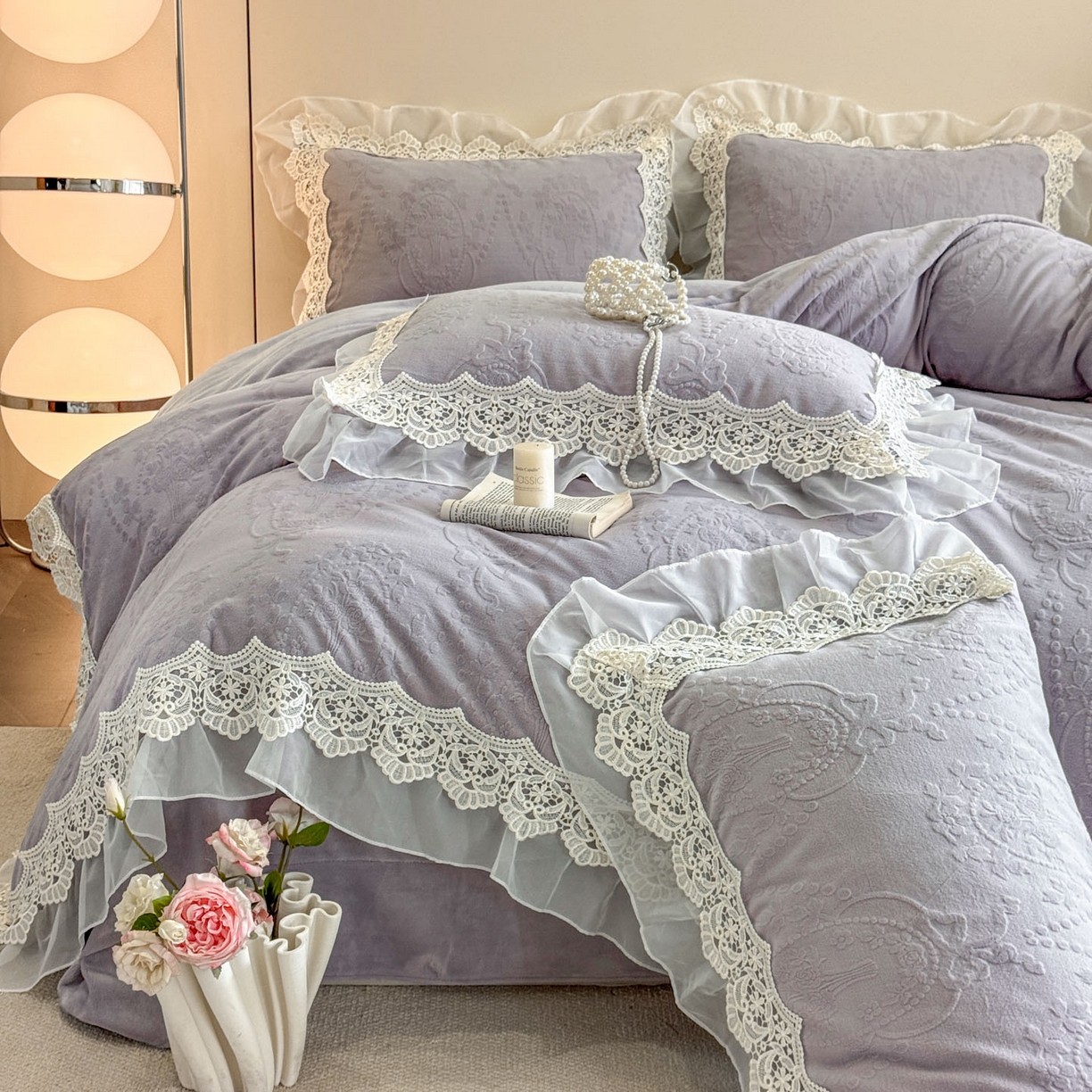 91家纺网 家纺一手货源 找家纺 孟鑫家纺 2025新款全消光雕花绒牛奶绒床盖床单四件套韩版法式床上用品-幸运花束 幸运花束-灰紫