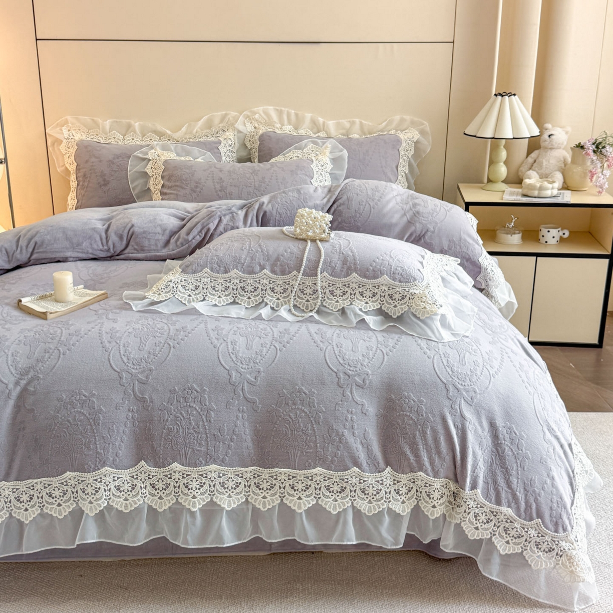 91家纺网 家纺一手货源 找家纺 孟鑫家纺 2025新款全消光雕花绒牛奶绒床盖床单四件套韩版法式床上用品-幸运花束 幸运花束-灰紫