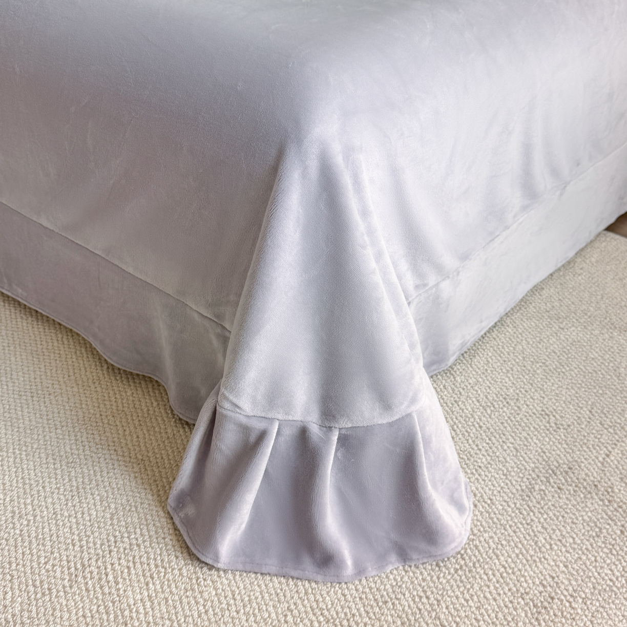 91家纺网 家纺一手货源 找家纺 孟鑫家纺 2025新款全消光雕花绒牛奶绒床盖床单四件套韩版法式床上用品-幸运花束 幸运花束-灰紫