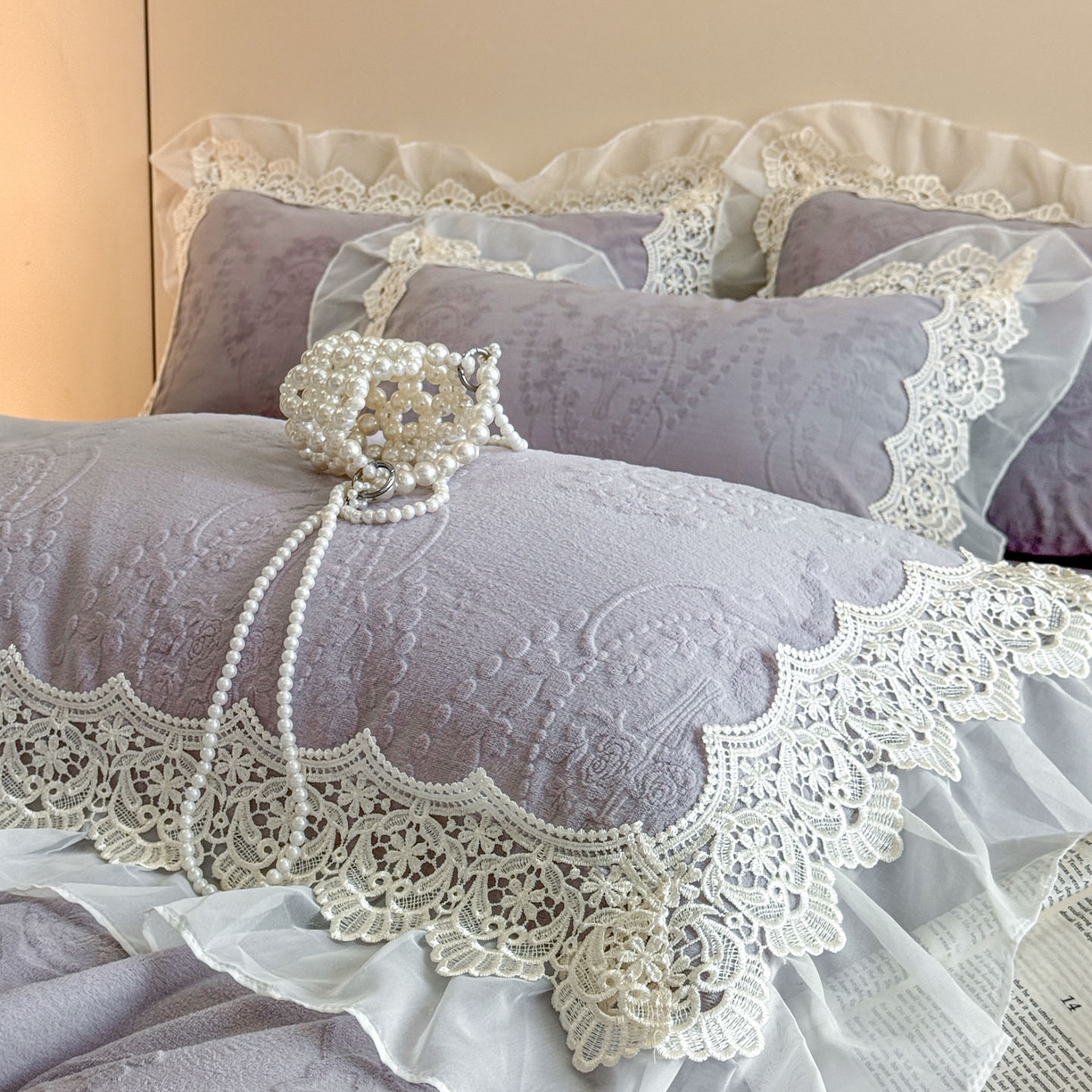 91家纺网 家纺一手货源 找家纺 孟鑫家纺 2025新款全消光雕花绒牛奶绒床盖床单四件套韩版法式床上用品-幸运花束 幸运花束-灰紫